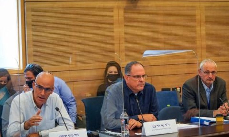 שי הר-צבי ופיני יצחקי [צילום: נועם מושקוביץ/דוברות הכנסת]