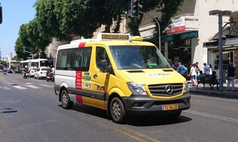 מוניות שירות. ימשיכו לפעול בשבת כרגיל [צילום: אברהם שטרן]
