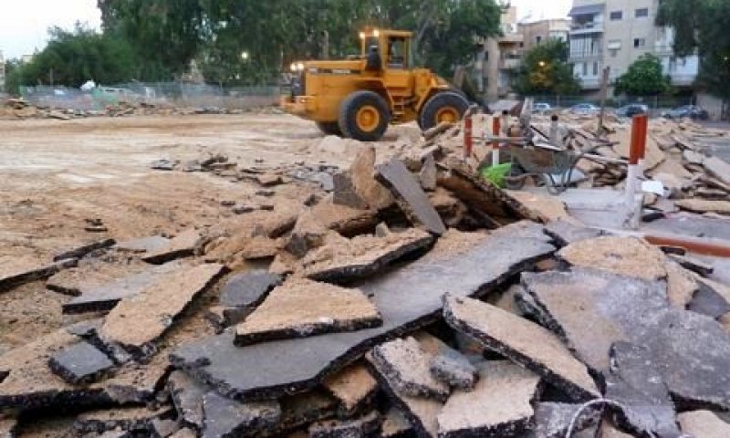 מתחם בוכריס. גינה במקום חניון [צילום: ממ&acute;&acute;י]
