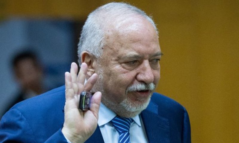 ליברמן. מאבק בלתי מתפשר בבריונים המשתמטים [צילום: יונתן זינדל/פלאש 90]