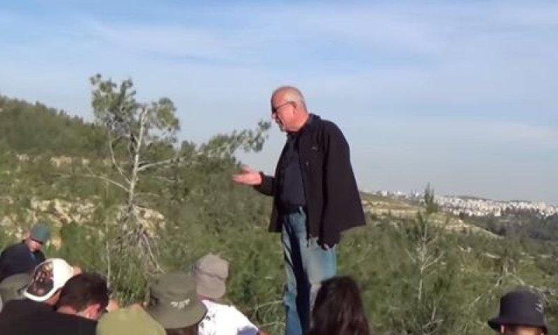 ד"ר אורי מילשטיין וחניכי המכינה