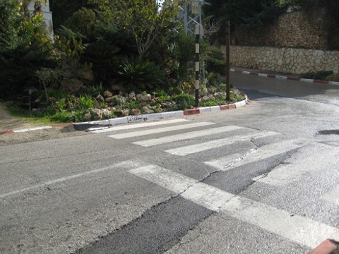 מעבר חציה לשום מקום בעקבות ההשתלטות של החרמוני
