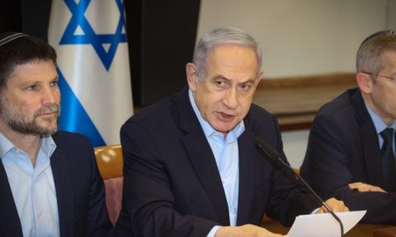 נתניהו. "מבקש מכולם לתת כתף" [צילום: יריב כץ/פול/ פלאש 90]