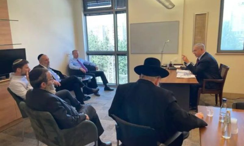 ראש הממשלה עם ראשי הסיעות [צילום ארכיון: דוברות הליכוד]