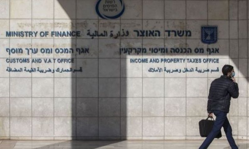 זייף מסרונים ואישורים [צילום: אוליביה פיטוסי/פלאש 90]