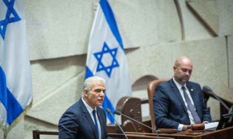 לפיד. חובת ההוכחה על הממשלה [צילום: יונתן זינדל/פלאש 90]