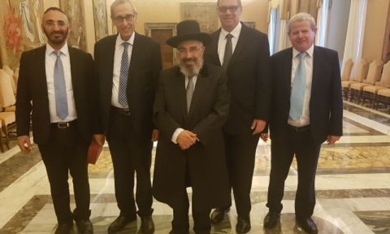 עודד וינר, הרב ראובן טרודבקס, הרב רצון ערוסי, הרב פרופ' דוד ברגר והרב משה דגן [צילום: ועידת רבני אירופה]