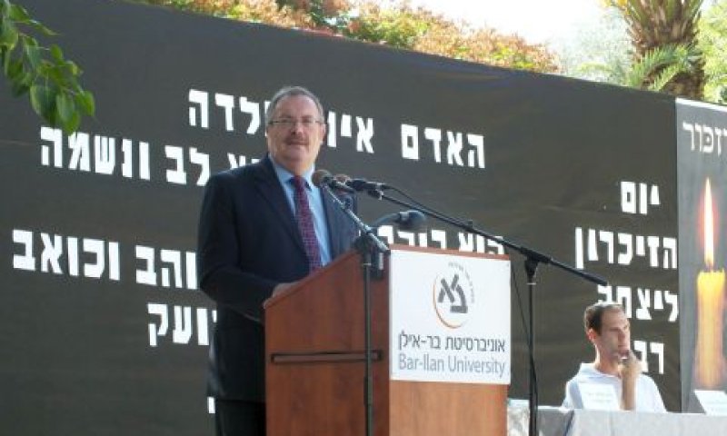 נשיא האוניברסיטה, הרב פרופ' דניאל הרשקוביץ ומימינו יו"ר אגודת הסטודנטים מתן בר-נוי [צילום: ניר לויטן]
