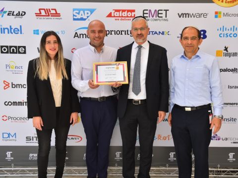 אילן כהן מנהל המיזם מטעם חברת מלמ, הרב חזקיהו סאמין מנהל אגף נישואין רבנות וכשרות, ליאור אשכנזי מנהל אגף בכיר מערכות מידע וסייבר במשרד לשירותי דת ולינוי הדר מפתחת היישומון