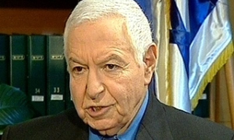 מיכה לינדנשטראוס
