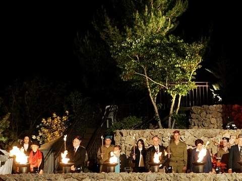 מדליקי המשואות [AP]