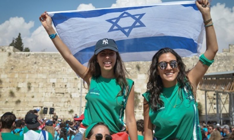 משתתפים בפרויקט תגלית [צילום: יונתן זינדל, פלאש 90]