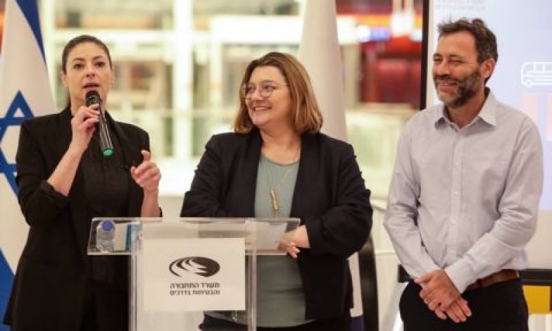 עילם שגיא, מיכל פרנק והשרה מרב מיכאלי [צילום: מיכה בננו/לע"מ]