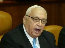 סופג ביקורת קשה גם מבג"צ. שרון [צילום: AP]