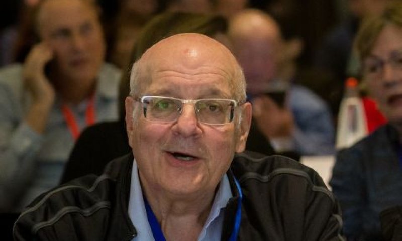 מלצר. תפריט שלא מתאים לכלל העיתונאים [צילום: פלאש 90]