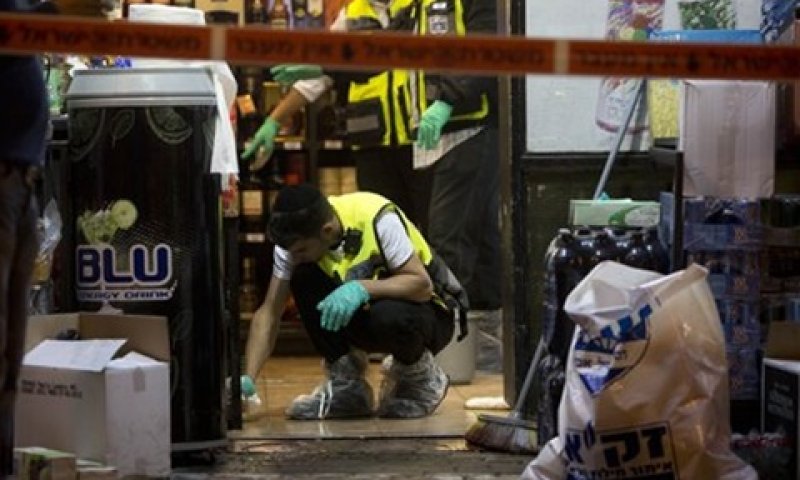 זירת הפיגוע בפתח תקווה [צילום: סבסטיאן שיינר, AP]