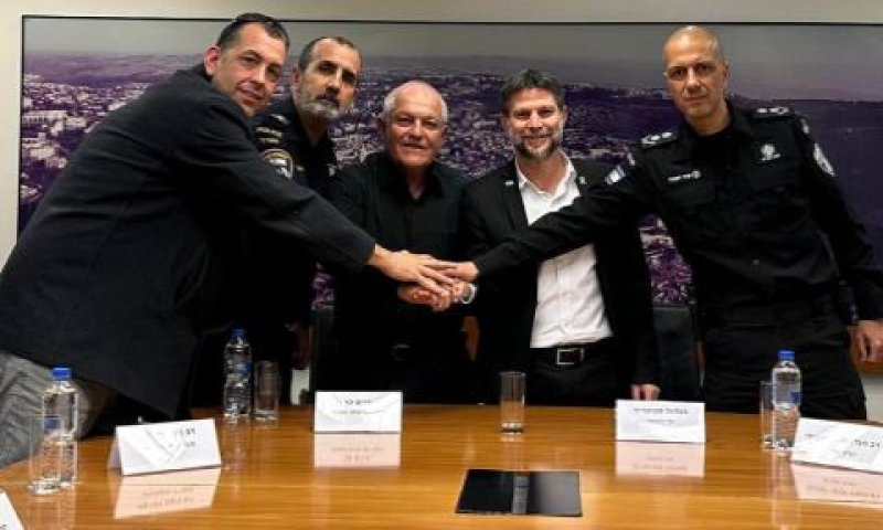[צילום: דוברות משרדי האוצר והבטחון הלאומי]