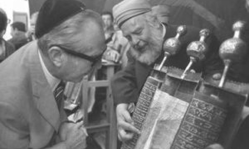 הנשיא הרצוג. קרא בתורה בעצמו [לע"מ]