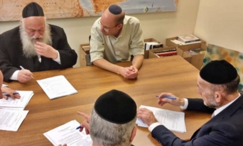 החתימה על ההסכם הקואליציוני [צילום: דוברות הליכוד]