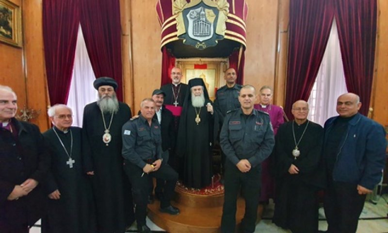 נציב הכבאות וראשי הכנסיה [צילום: דוברות כבאות והצלה]