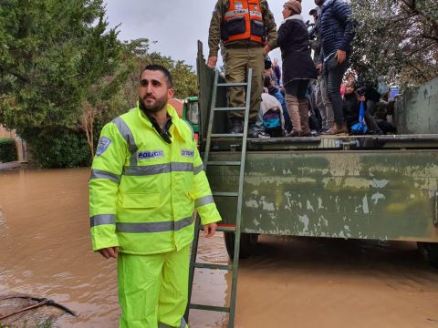 פינוי תלמידים מביה"ס ביישוב אמונים [צילום: דוברות המשטרה]