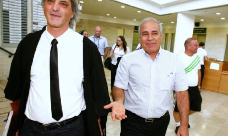 מוטי מלכה בבית המשפט. נשאר בחוץ [צילום: פלאש 90]