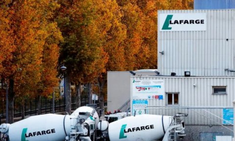 אחד ממפעליה של ענקית המלט הצרפתית Lafarge [צילום: AP]