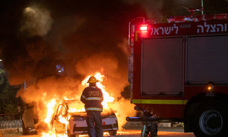 פרעות בעיר לוד [צילום: יוסי אלוני/פלאש 90]