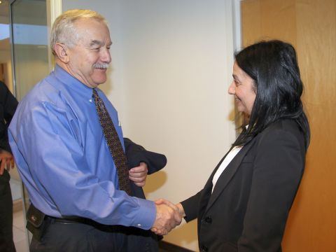 נוקד ושמיר מחליפים משמרת [צילום: גדעון מרקוביץ]