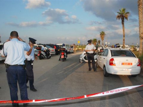 זירת הרצח סמוך למעגן חברת החשמל [צילום: רועי רוזנק, דוברות משטרת תל אביב]