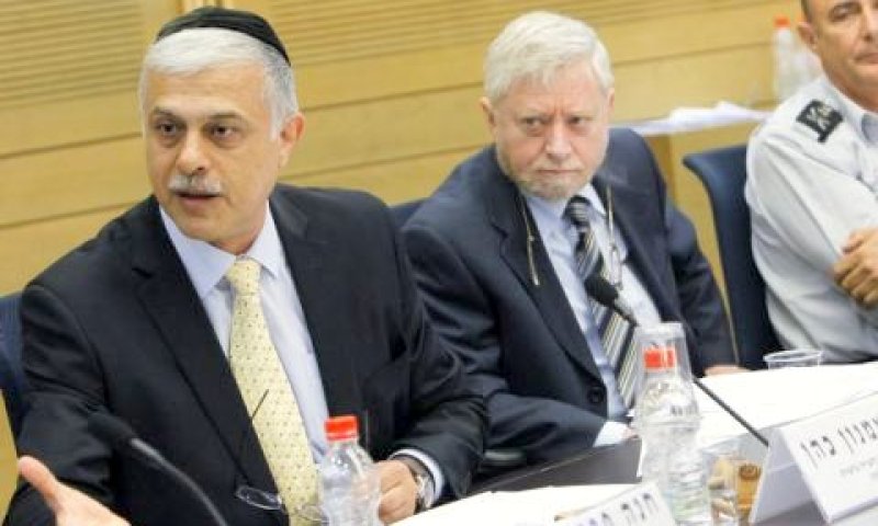 שפירא וכהן. אש בישיבה [צילום: פלאש 90]