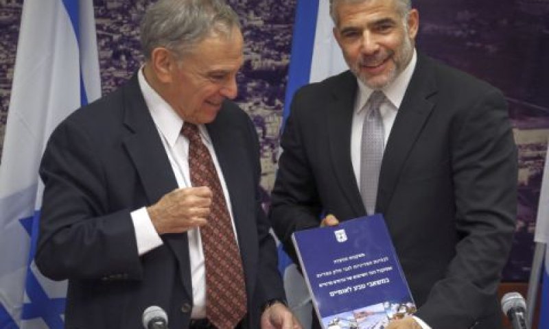 לפיד וששינסקי, במסיבת העיתונאים [צילום: פלאש 90]