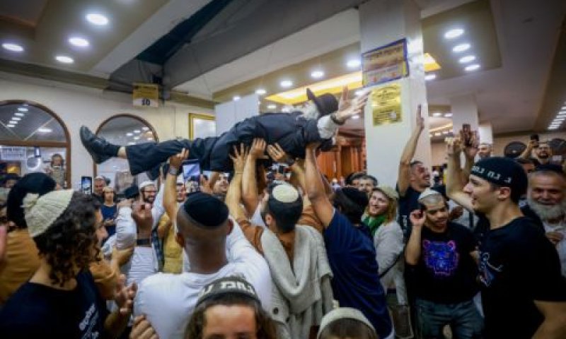 החגיגות אתמול באומן [צילום: חיים גולדברג/פלאש 90]