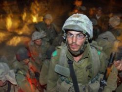 צה"ל תיגבר כוחות. חייל מתכונן לכניסה לרפיח