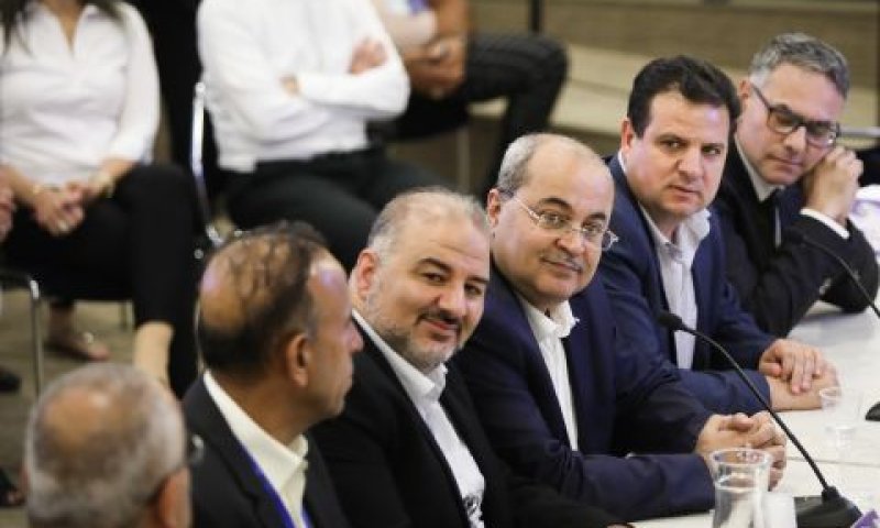 נציגי הרשימה המשותפת בוועדת הבחירות [צילום: נועם ריבקין-פנטון, פלאש 90]