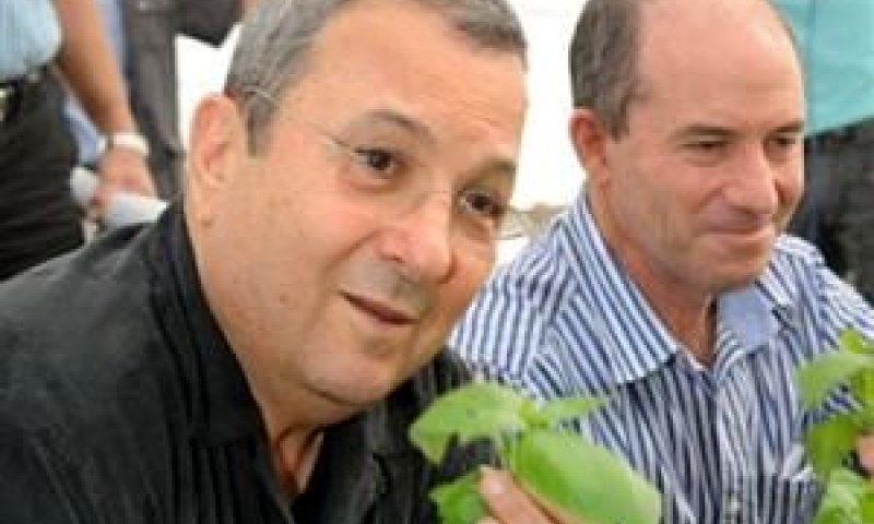 אהוד ברק מתארח היום במועצה האזורית עמק המעיינות. נראה בתמונה עם ראש המועצה יורם קרין [צילום: משה ברקוביץ/קקטוס מדיה]
