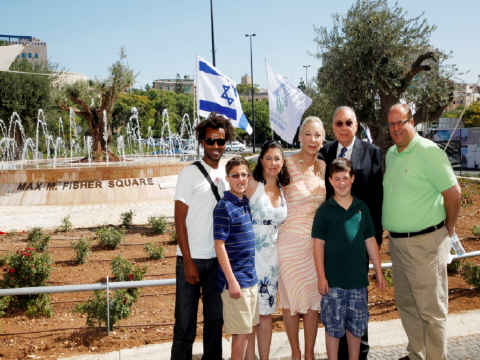 הוריש את המורשת למשפחה [ששון תירם]