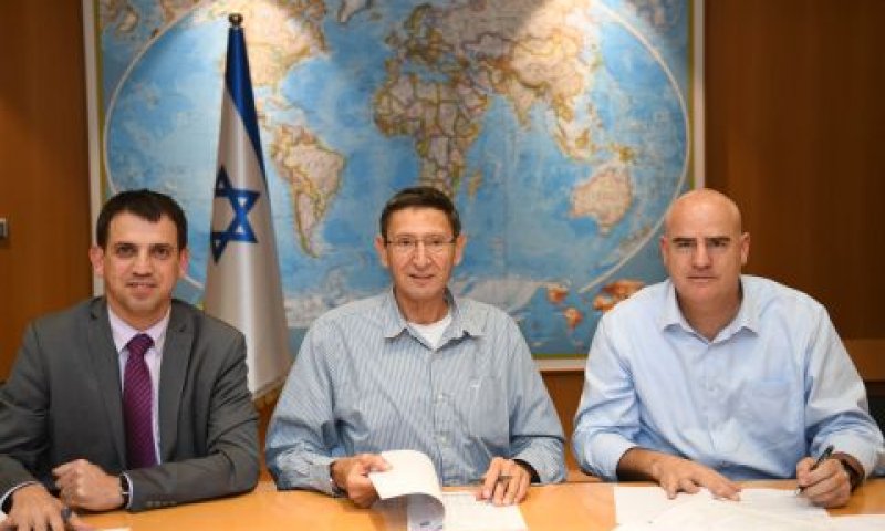טקס החתימה במשרד הביטחון [צילום: טל עוז, משרד הביטחון]