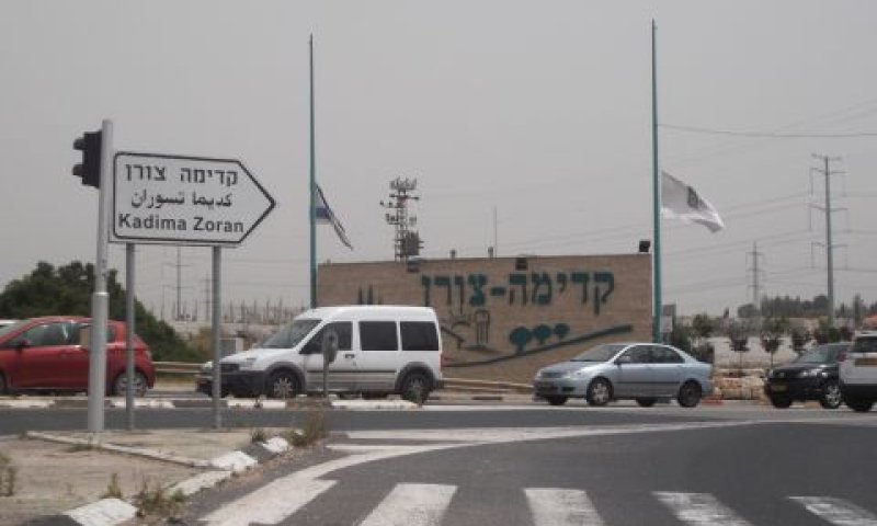 טוענת להפרת ההסכם מ-1996