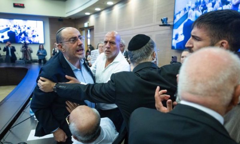 העימות בין שנייברג לואטורי [צילום: חיים גולדברג/פלאש 90]