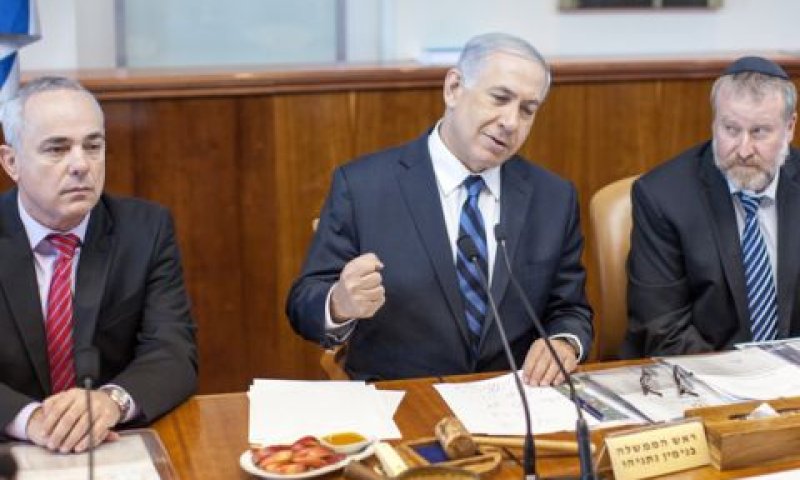 מנדלבליט, נתניהו ושטייניץ [צילום: פלאש 90]