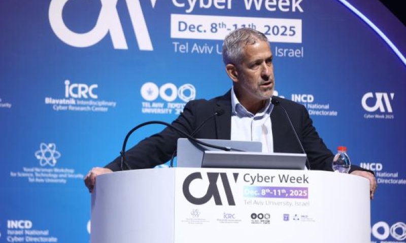 בר. אחריות מוגבלת [צילום: דוד סיתהכל]