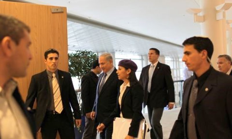 נתניהו מגיע היום לישיבת הסיעה בכנסת [צילום: פלאש 90]