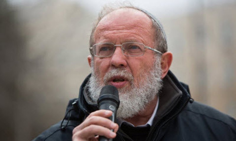 הרב סדן. תובע [צילום: יונתן זינדל, פלאש 90]