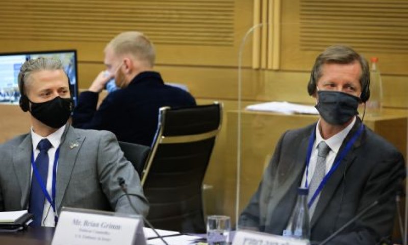 בריאן גרים, עמוס צ'ז [צילום: נועם מושקוביץ/דוברות הכנסת]