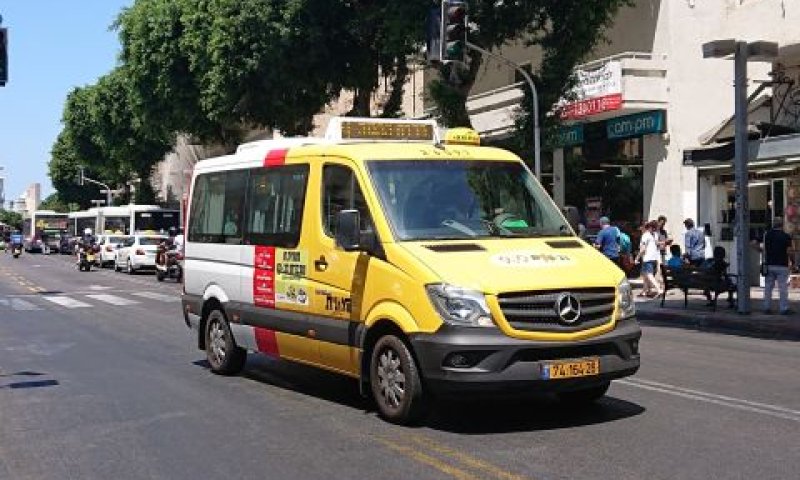 מונית שירות בת"א [צילום: אברהם שטרן]