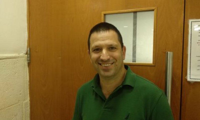 שרצר. "מה את מפחדת"