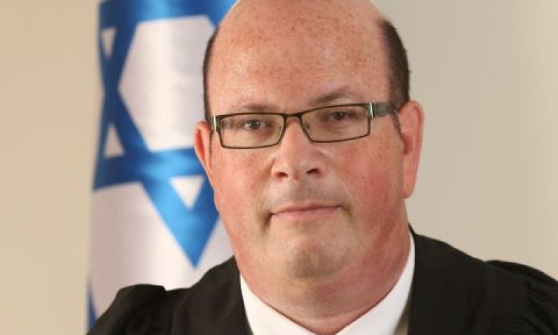 פורת. עשר פעמים תוך שלוש שנים
