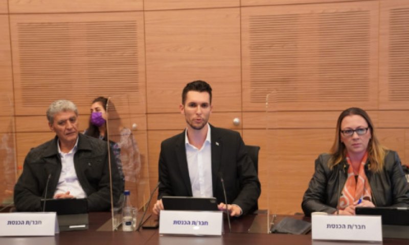 יוליה מלינובסקי, עידן רול, ג'אבר עסאקלה [צילום: דני שם-טוב/דוברות הכנסת]