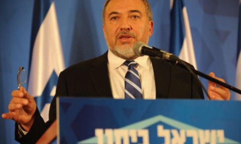 ליברמן. ניסיון פיתוי של הרגע האחרון [צילום: פלאש 90]